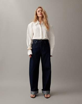 & Other Stories - Jeans in dunkelblauer Waschung mit Ballonschnitt und Umschlagsaum