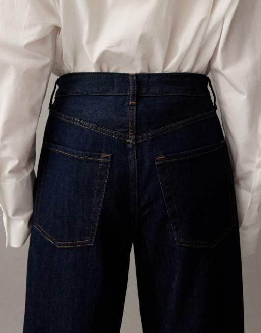 & Other Stories – Jeans in dunkelblauer Waschung mit Ballonschnitt und Umschlagsaum , 4 von 7