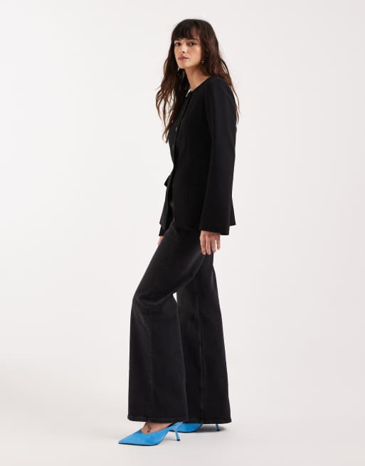 & Other Stories – Jeans in schwarzer Waschung mit mittelhohem Bund und weitem Bein, 2 von 5