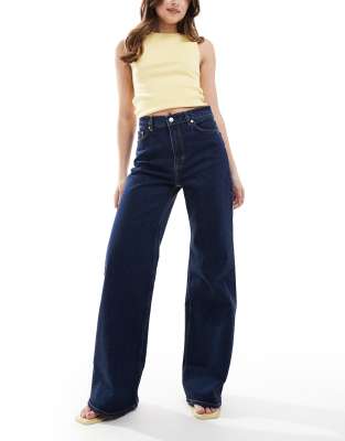 & Other Stories - Jeans in verwaschenem Dunkelblau mit hohem Bund und weitem Schnitt