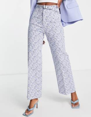 & Other Stories - Jeans med vidde og blåt blomstermønster