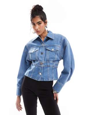 & Other Stories - Jeansjacke in verwaschenem Mittelblau mit Korsett-Taille und breiterer Schulterpartie