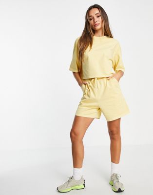 & Other Stories – Jersey-Shorts aus Bio-Baumwolle in Gelb