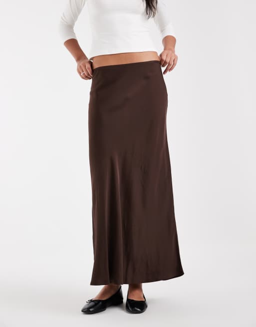 & Other Stories jupe midi en satin marron chocolat, 2 de 5