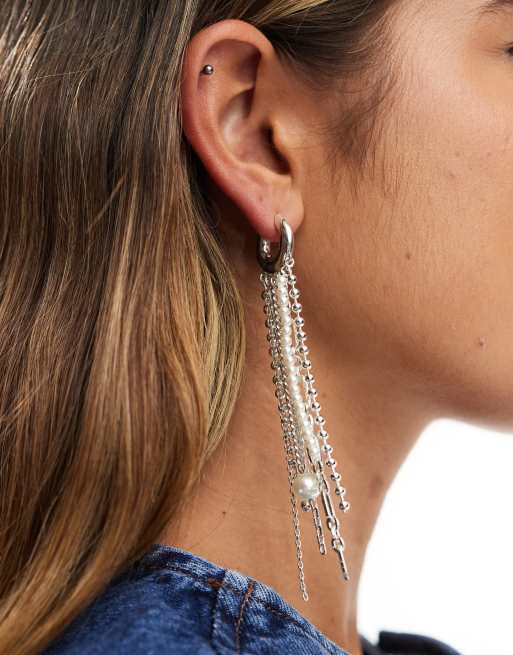 & Other Stories – Kleine Creolen in Silber mit mehrreihigem Anhänger und Kunstperlen