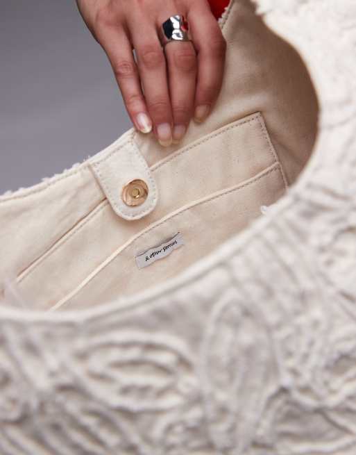 & Other Stories – Kleine Denim-Tragetasche in Weiß mit floraler Prägung, 2 von 4