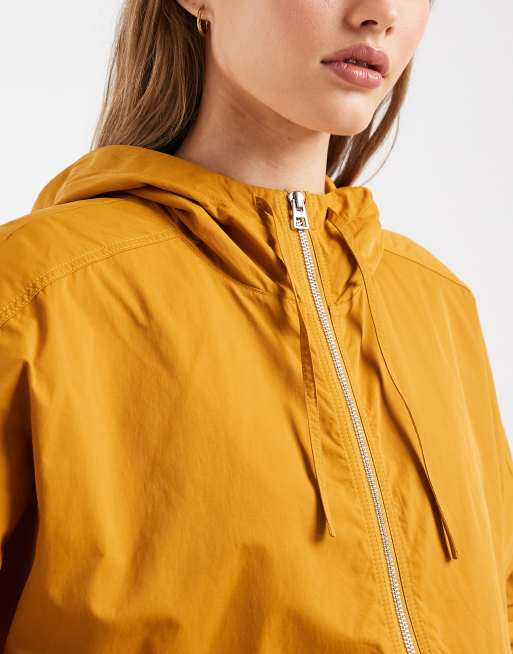 & Other Stories – Kurze Jacke aus reinem Nylon in Dunkelgelb, 3 von 4