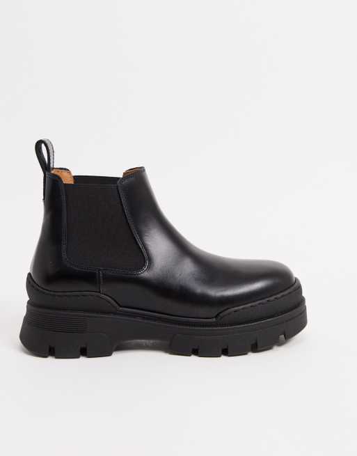 & Other Stories – Kurze Stiefel aus Leder mit flacher Sohle in Schwarz