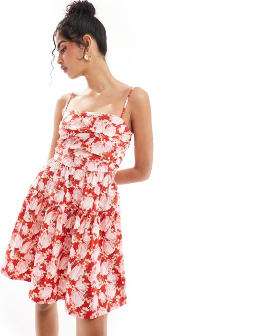 & Other Stories – Kurzes Babydoll-Kleid in Rot mit Blumenmuster und gefaltetem Oberteil