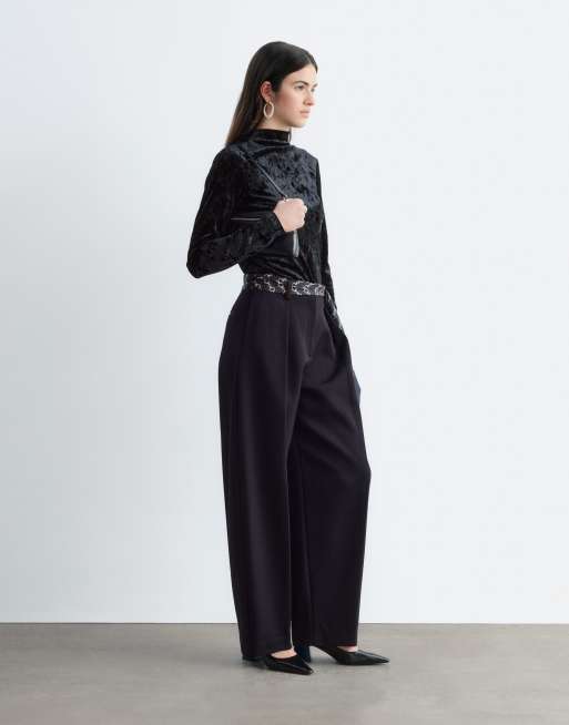 & Other Stories långärmad topp med polokrage i svart sammet, 4 av 4