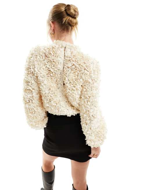 & Other Stories – Langärmlige Bluse in gebrochenem Weiß mit durchgehendem 3D-Blumenmuster, 4 von 4
