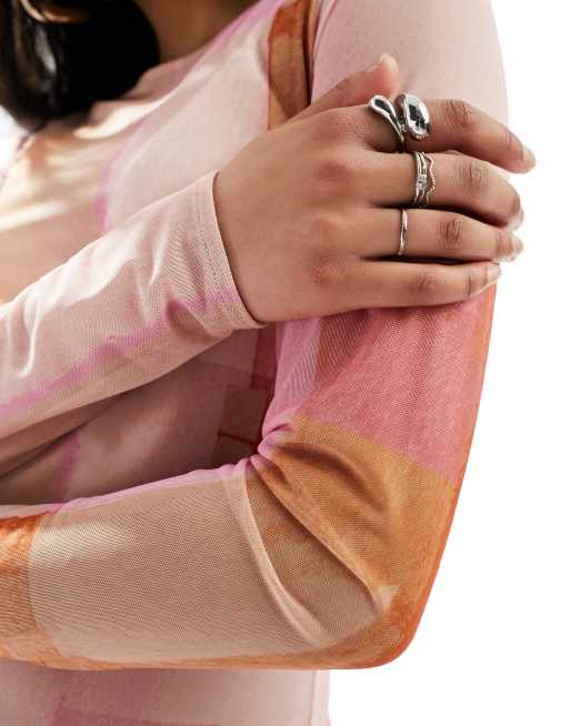 & Other Stories – Langärmliges Netzstoff-Oberteil in schönem Rosa mit verschwommenem Bahnenmuster, 3 von 4
