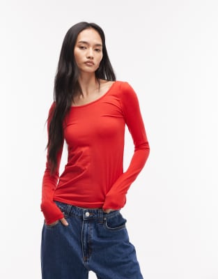 & Other Stories - Langärmliges Oberteil in Rot mit schmalem Schnitt und Daumenlöchern