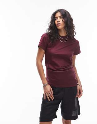 & Other Stories - Langes T-Shirt aus Jersey in Burgunderrot mit asymmetrischem Drapierungsdetail