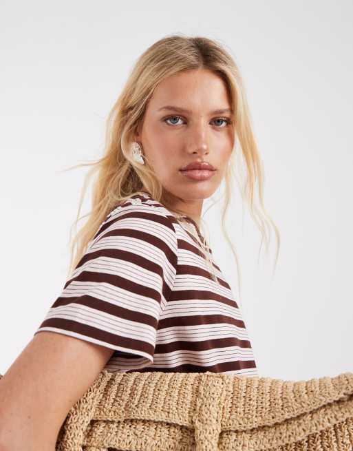 & Other Stories – Lässig geschnittenes T-Shirt in Braun gestreift, 2 von 4