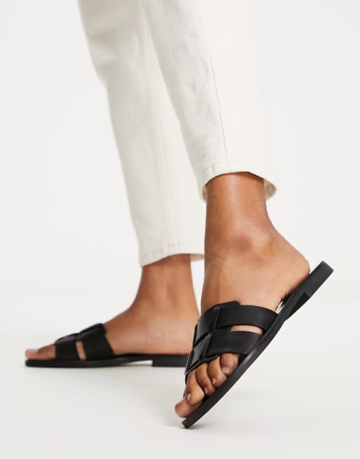 Black leather 2024 sandals flat