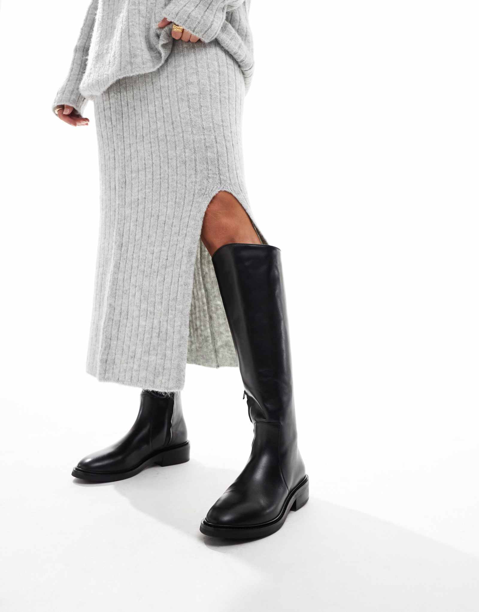 &Other Stories кожаные ботинки на плоской подошве черного цвета