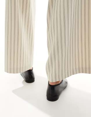 & Other Stories Leather Pointed Ballet Flats With Front Seam Detail In Black