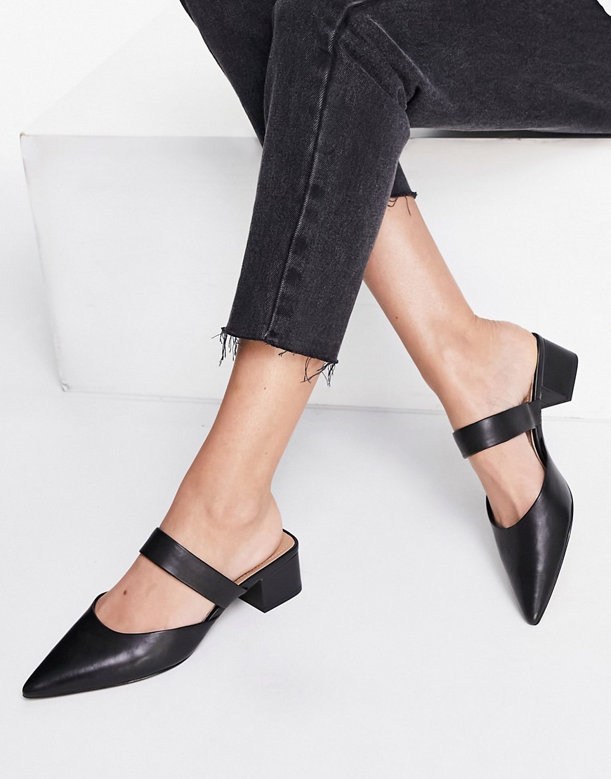 & Other Stories leather pointy heeled pumps in black-Neutral