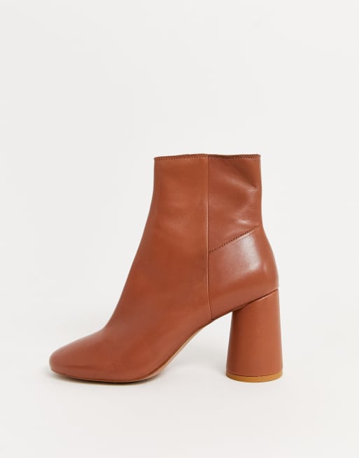 Round toe 2024 leather booties