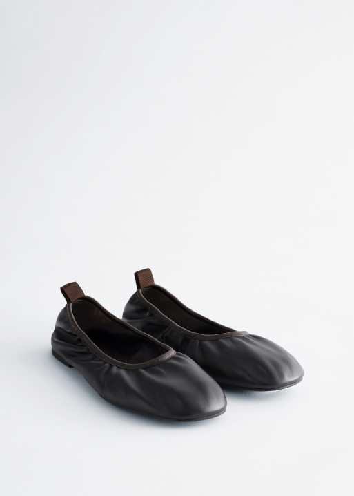 & Other Stories leather ruched ballet flats in black, 2 of 4