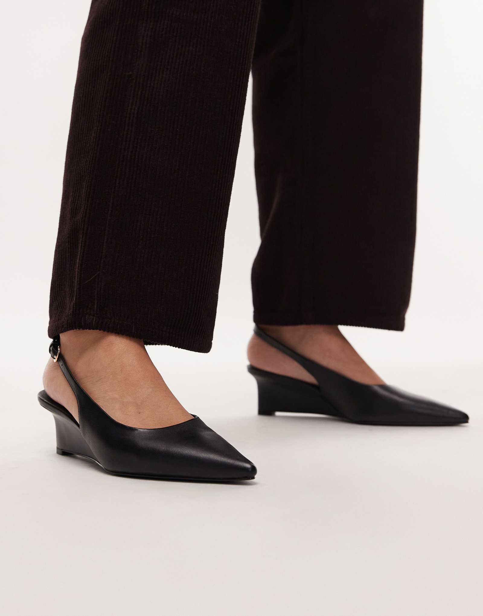 & Other Stories кожаные босоножки на танкетке и высоком каблуке-лодочке черного цвета