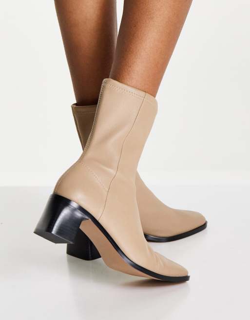 & Other Stories – Lederstiefel mit Absatz in Beige, 2 von 4