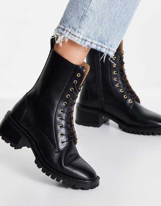 & Other Stories – Lederstiefel zum Schnüren in Schwarz mit niedrigem Absatz, 2 von 4