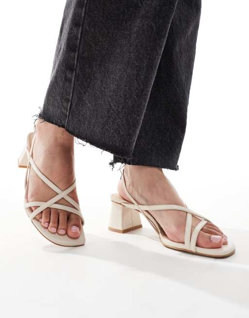 & Other Stories - Leren sandalen met smalle bandjes en hak in gebroken wit