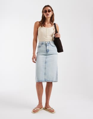 & Other Stories – Ljusblå, tvättad midikjol i denim — kjol med fickor från ASOS