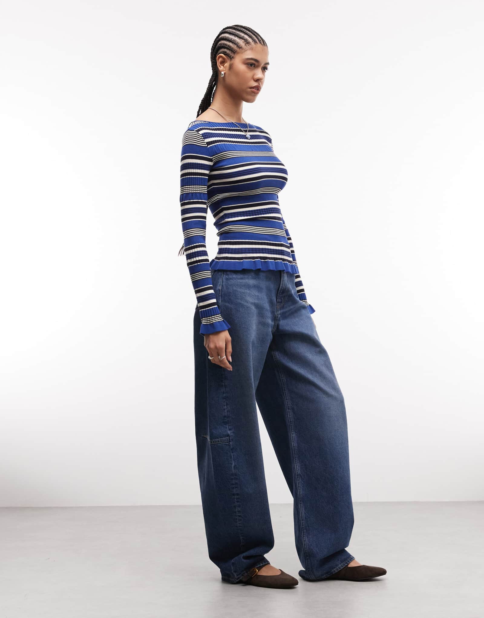 Легкий трикотажный топ &Other Stories с длинными рукавами и оборками по краям в синюю полоску