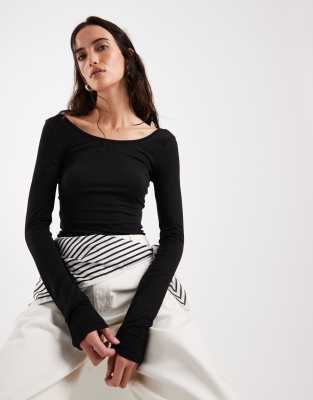 & Other Stories & Other Stories long sleeve slim fit top with thumb holes in black