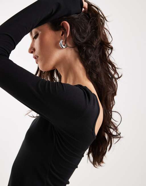 & Other Stories long sleeve slim fit top with thumb holes in black, 2 of 4