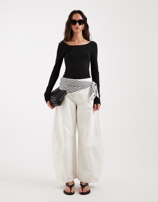 & Other Stories long sleeve slim fit top with thumb holes in black, 3 of 4