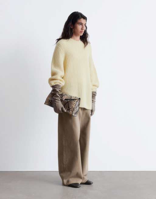 & Other Stories - Maglione beige con maniche strutturate e spacco laterale in lana d'alpaca e mohair, 2 di 3