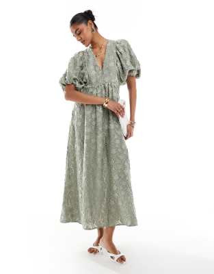 & Other Stories maxi dress with volume sleeves in light khaki 3D flower jacquard-Green φωτογραφία