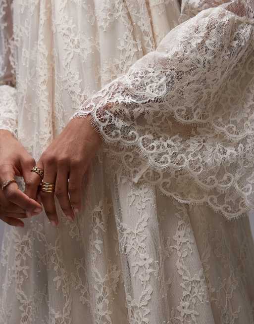 & Other Stories – Maxikleid aus transparenter Spitze in Cremeweiß mit Rüschen und gestuftem voluminösem Saum, 4 von 4