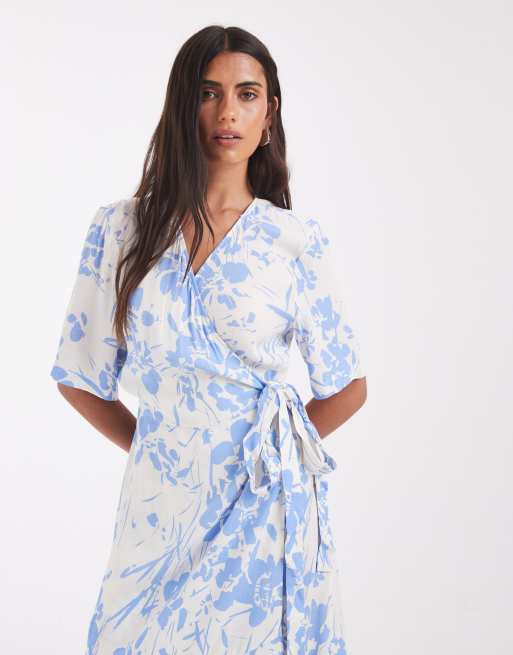 & Other Stories – Midaxi-Wickelkleid in Blau mit abstraktem Blümchenprint, 2 von 4