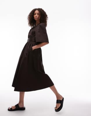 & Other Stories - Midaxikleid aus Popeline in Braun mit Wickeldetail vorne und Puffärmeln
