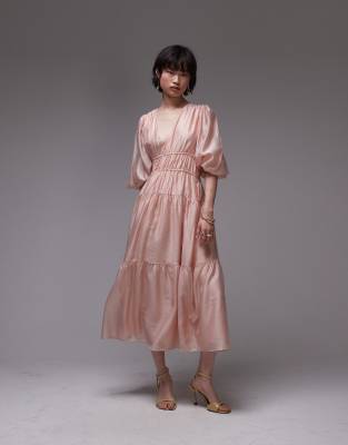 & Other Stories - Midaxikleid in Rosa mit voluminösen Ärmeln und gesmoktem Oberteil
