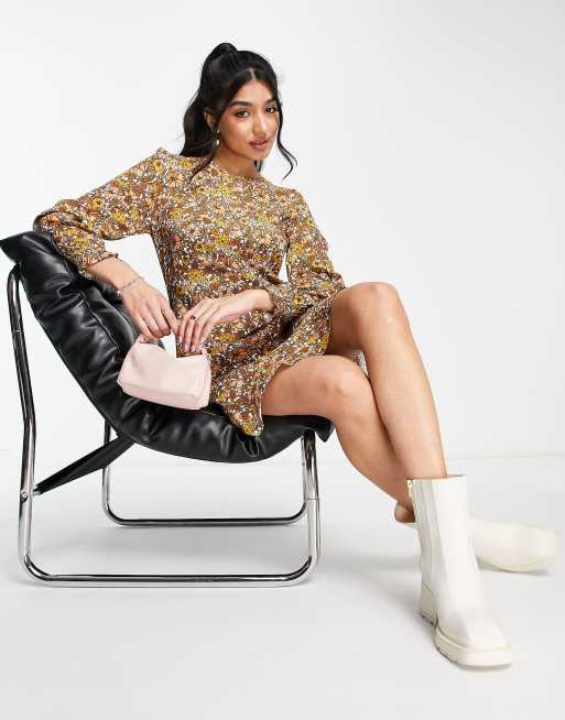 & Other Stories - Mini-jurk met ruches aan de zoom en jaren 70-stijl bloemenprint