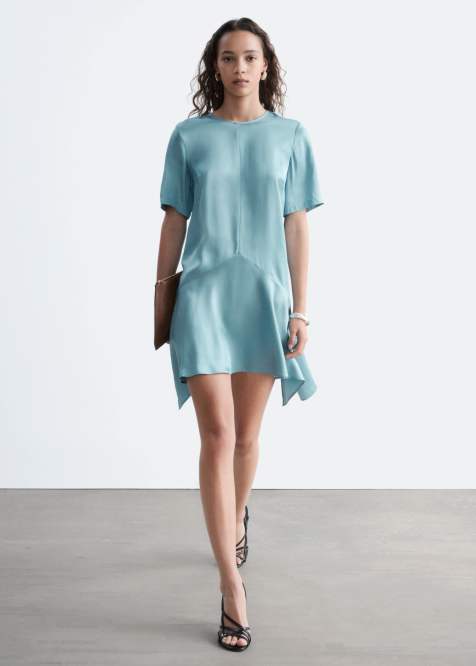 & Other Stories mini-jurk van satijn met verlaagde taille en puntige zoom in dusty blue - view 1