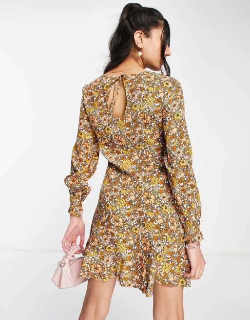 & Other Stories – Minikleid mit Rüschensaum und 70er-Jahre-Blumenmuster, 2 von 4