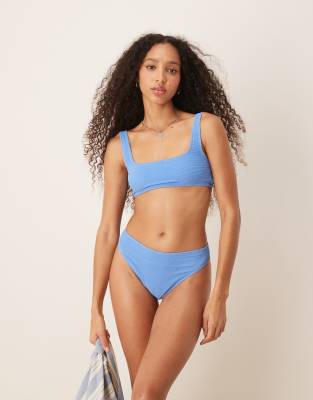 & Other Stories - Mix and Match - Bikinihose in Blau mit Kräuselstruktur und hohem Beinausschnitt