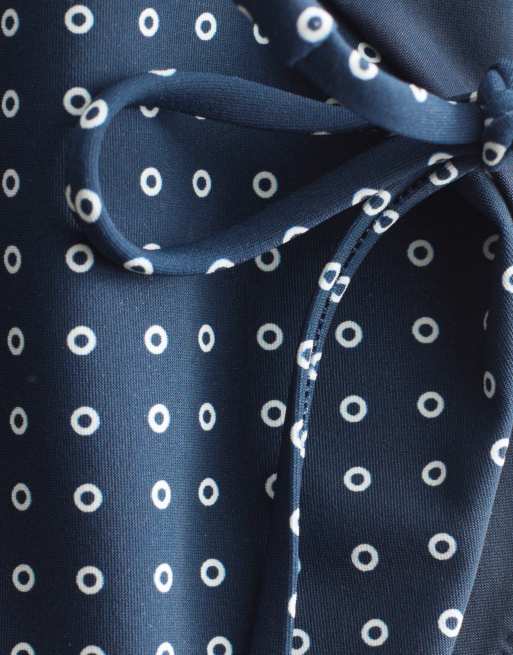 & Other Stories – Mix and Match – Seitlich gebundene, gefütterte Bikinihose in Dunkelblau mit Punktemuster, 3 von 4