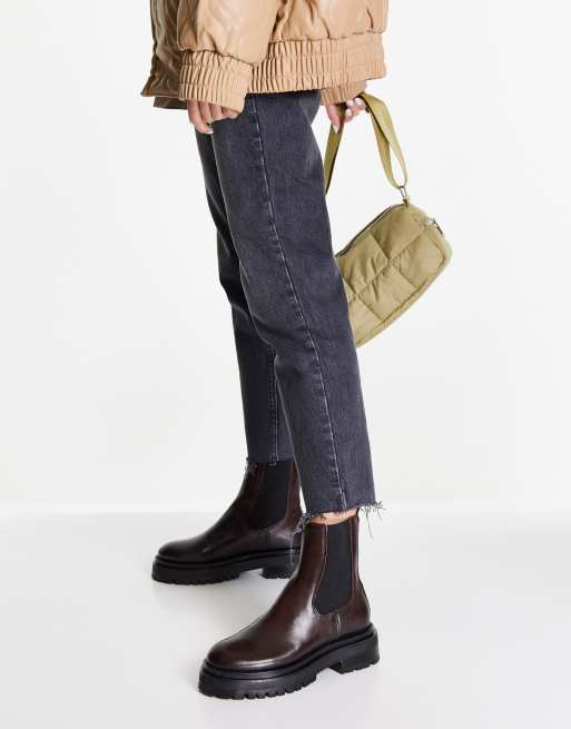 & Other Stories – Mörkbruna läderboots i dra-på-modell med tjock sula