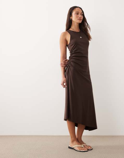 & Other Stories - Mouwloze jurk van jersey met ingenomen taille in donkerbruin - view 1