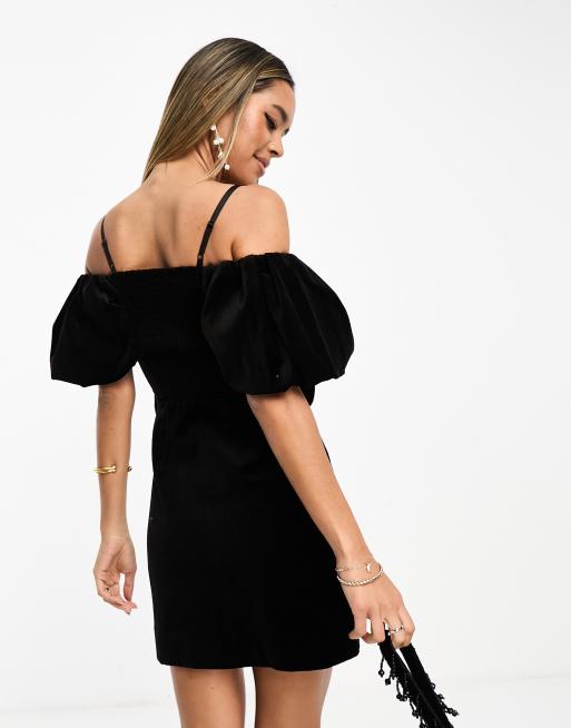 & Other Stories off-shoulder velvet mini dress in black, 4 of 4