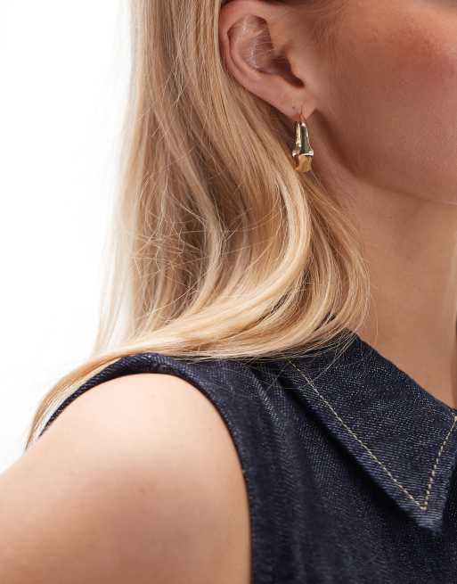 & Other Stories - Orecchini a cerchio color oro con design ondulato