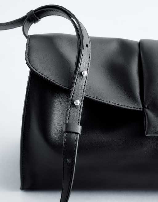 & Other Stories – Oversize-Clutch aus Leder in Schwarz mit Schulterriemen , 4 von 4